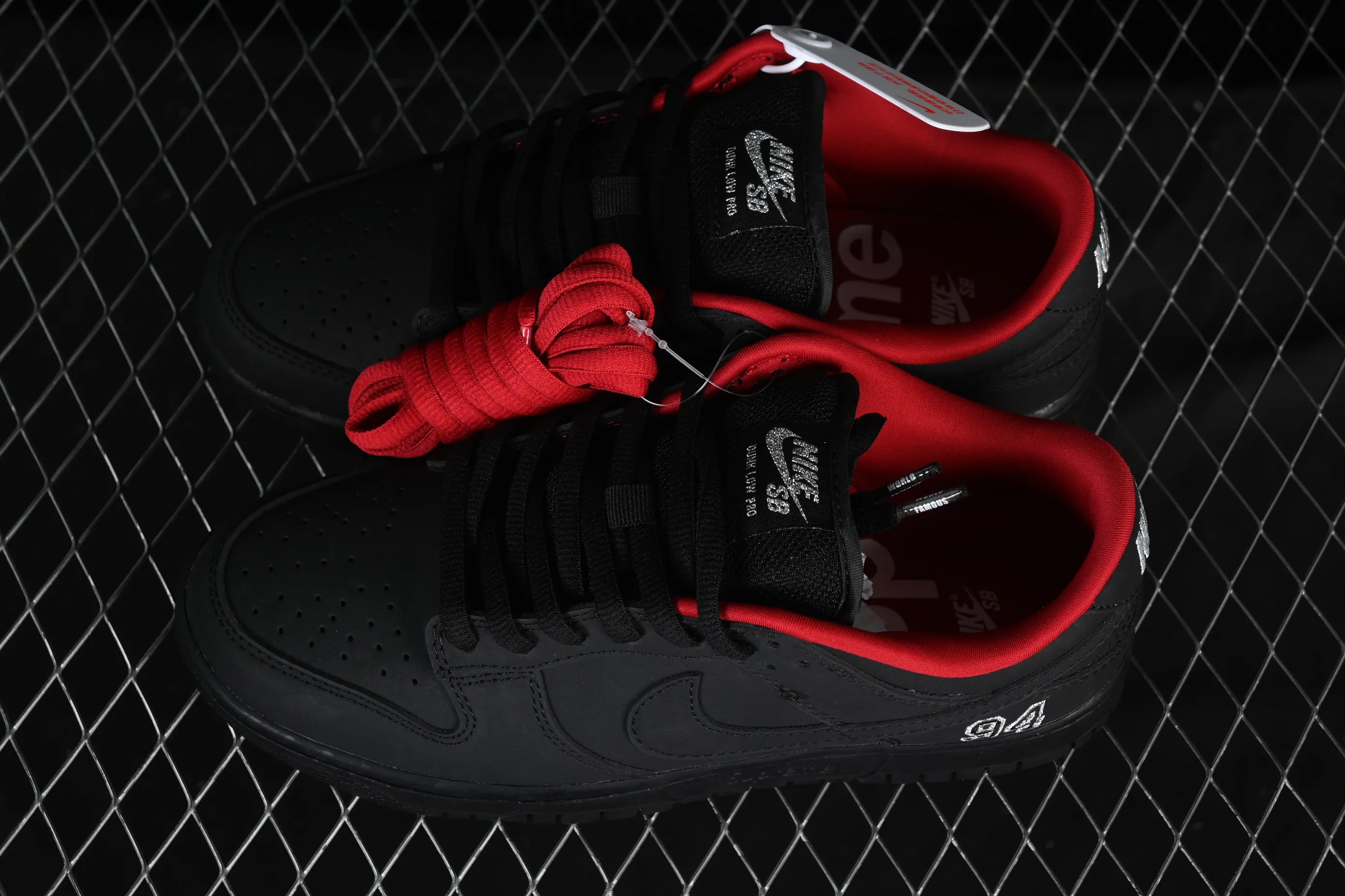 All Categories Nk SB Dunk Series Nk SB Dunk Low Low-top sneakers Supreme x Nike Dunk SB Dunk Low joint black low-top casual skateboard shoes HQ8487-001
